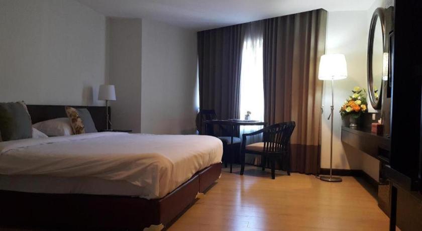Royal Diamond Hotel Phetchaburi Zewnętrze zdjęcie